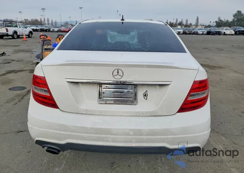 2014 Mercedes-Benz C 250 из США, поврежденный, VIN WDDGF4HB2EA959563